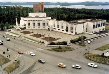 Виталий Перетолчин: В Усть-Илимске началась подготовка к благоустройству центральной площади возле ДК «Дружба»